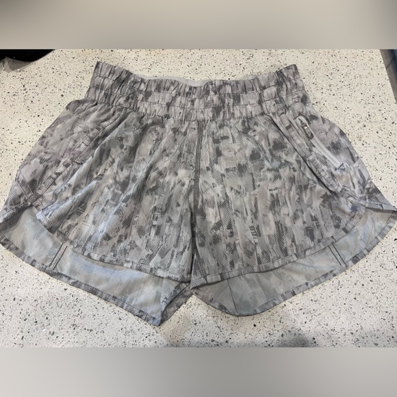 Lululemon grey shorts - Picture 1 of 4